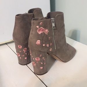 Candie’s Open toe ankle booties